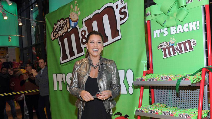 Vanessa Williams Welcomes M&M’s Crispy Back To Shelves