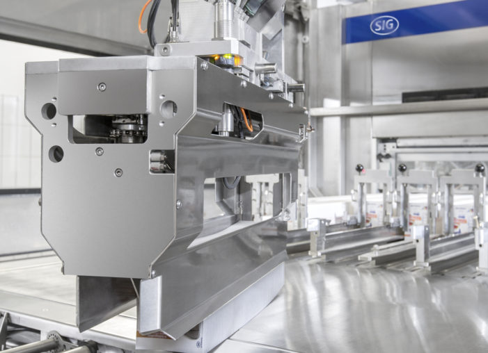 SIG helps food and beverage manufacturers take a major step towards fully automated plants with its next-generation robotic sleeve magazine