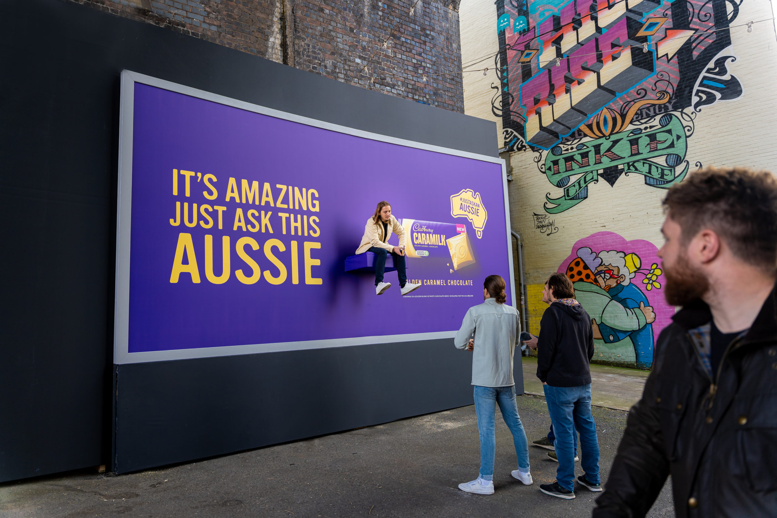 Desværre Shining Farvel Cadbury Sticks A Real Life Aussie To Billboards In London, Manchester And  Birmingham – FAB News