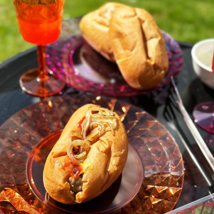 <strong>SRSLY LOW CARB LAUNCHES TORPEDO-SHAPED HOTDOG ROLLS FOR BBQ SEASON </strong>